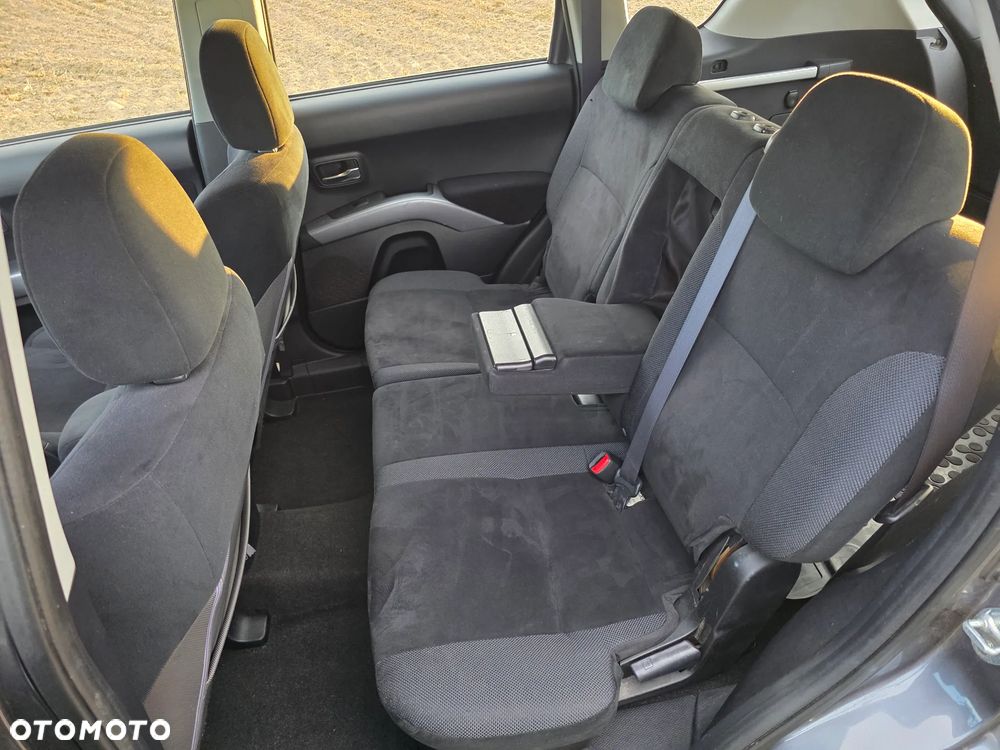 Mitsubishi Outlander - 16