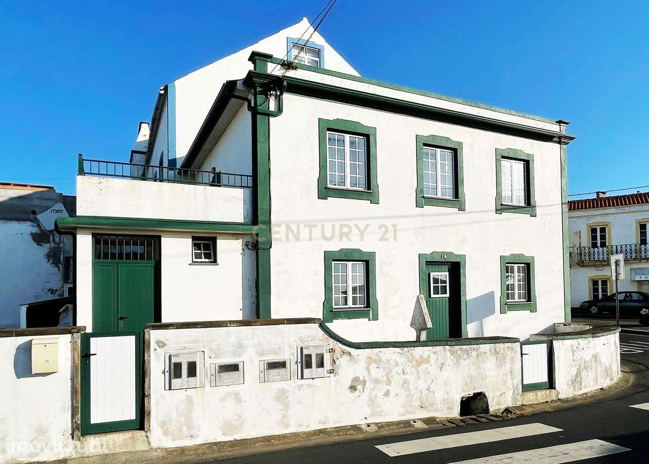 Moradia composta por 2 apartamentos T1 + T2 na Vila de Porto Judeu - Grande imagem: 2/14