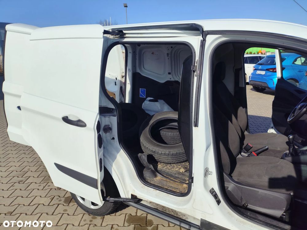 Ford Transit Courier - 11