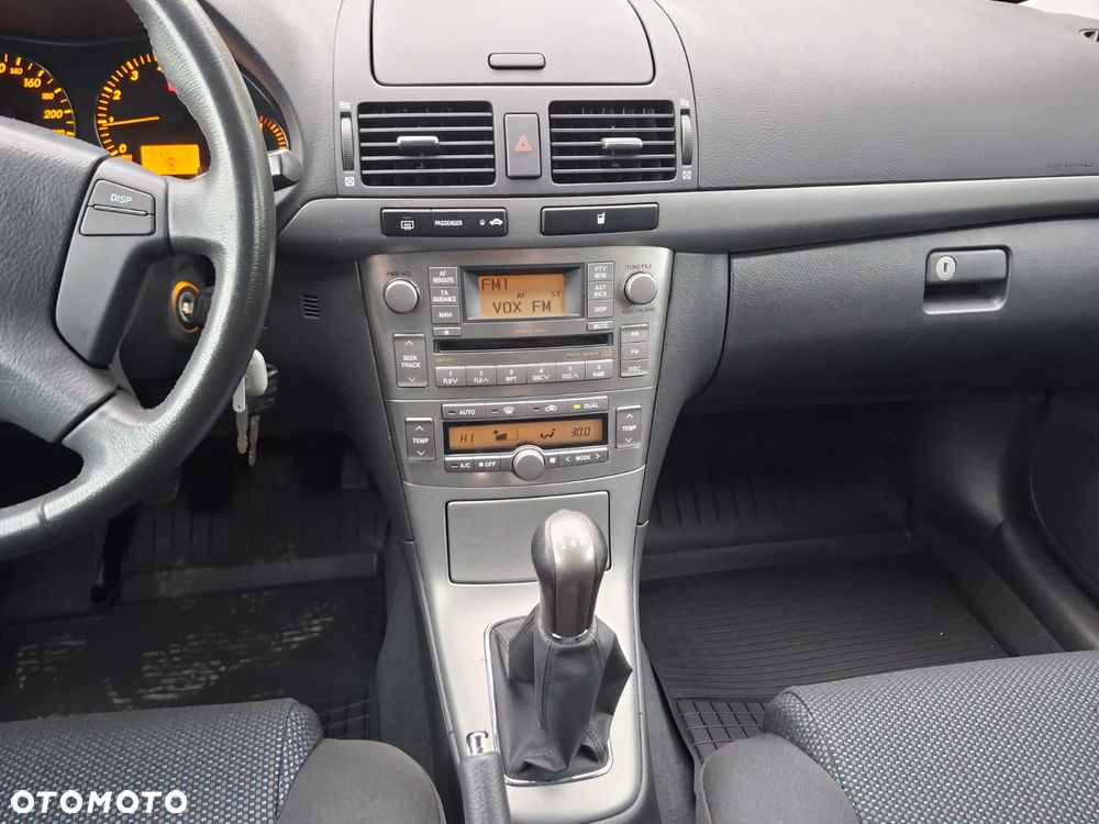 Toyota Avensis 1.8 VVT-i Executive - 17