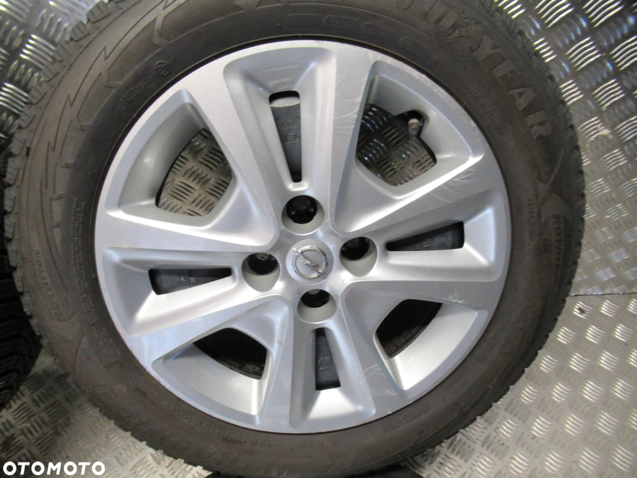 Koła Opel Corsa D E Adam Meriva 6Jx15 et39 4x100 zima 7,5mm CZUJNIKI - 2