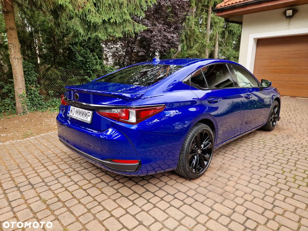 Lexus ES 300h F Sport Design - 4