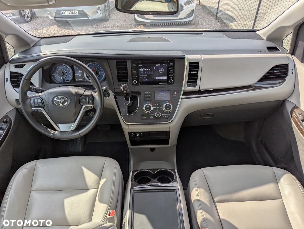 Toyota Sienna 3.5 V6 XLE AWD - 12