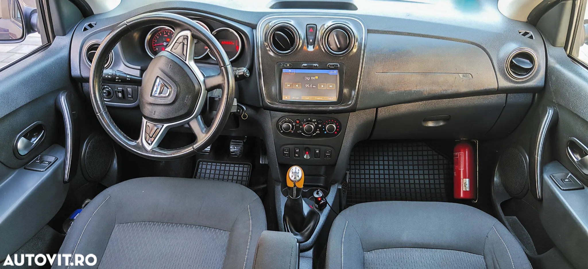 Dacia Sandero - 8