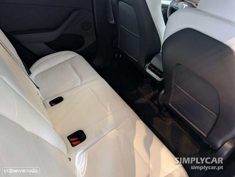 Tesla Model Y Long Range Dual Motor AWD - 8
