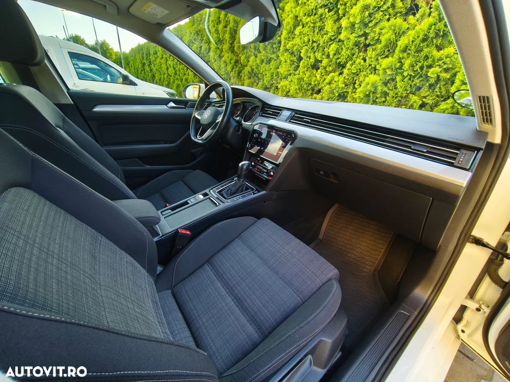 Volkswagen Passat 2.0 TDI SCR DSG Elegance - 9