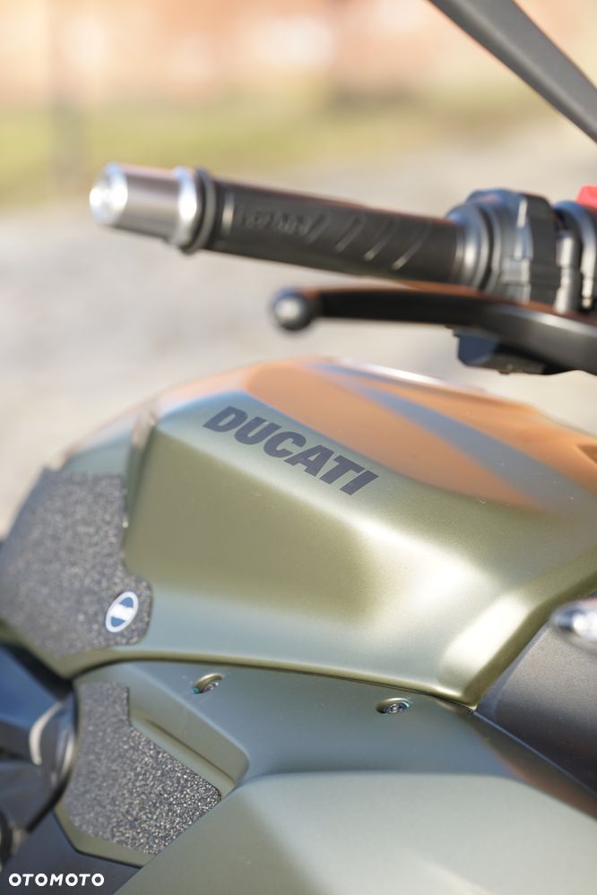 Ducati Streetfighter V2 - 5