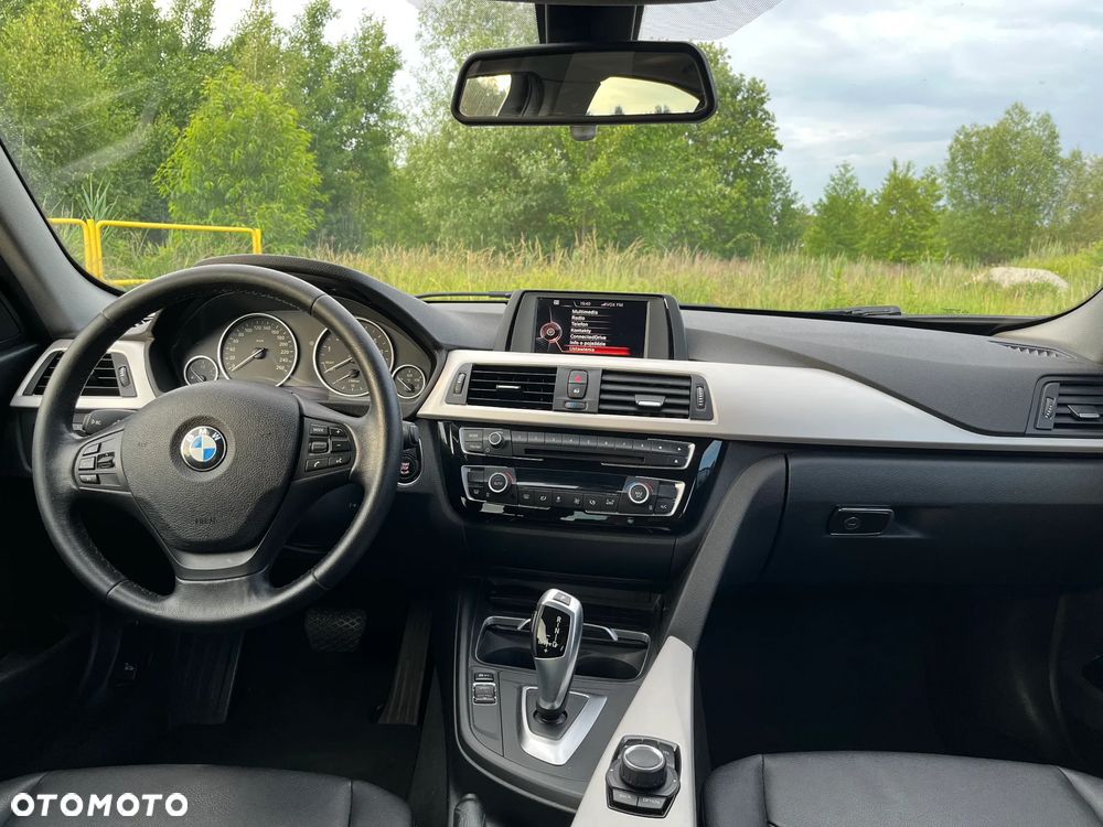 BMW Seria 3 320i - 11