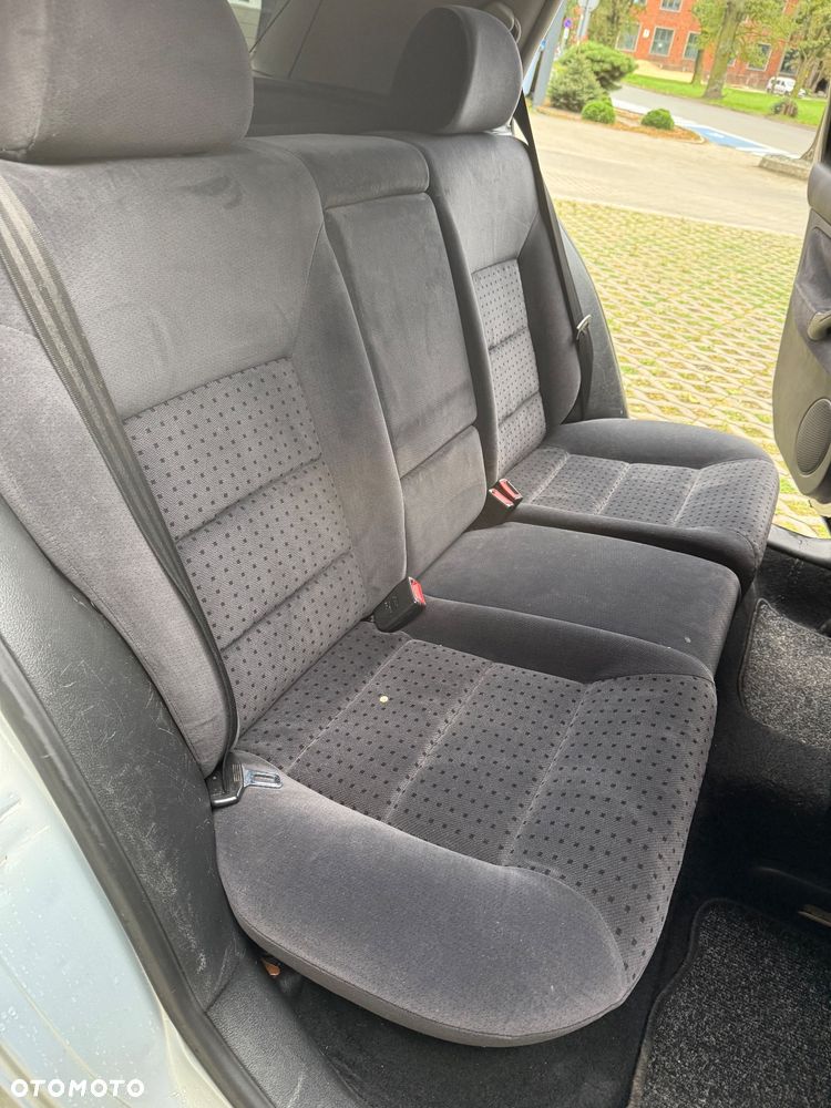 Volkswagen Golf IV 1.6 Highline - 26