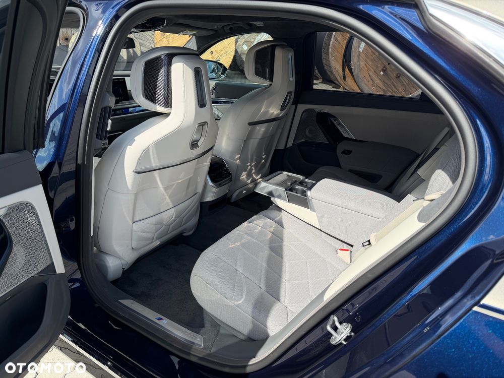 BMW i7 - 23