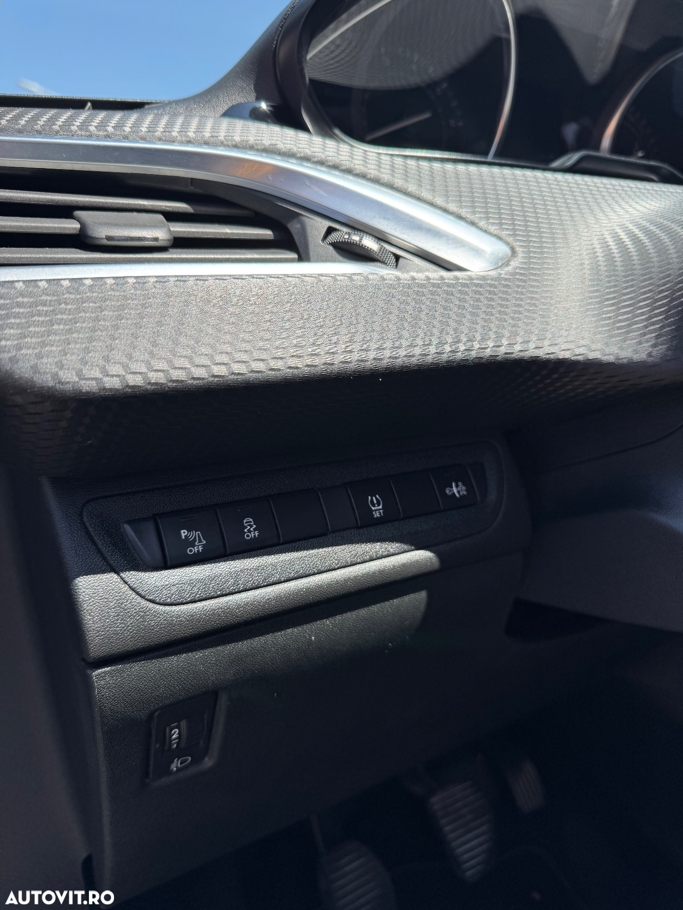 Peugeot 2008 1.2 L PureTech Active - 8