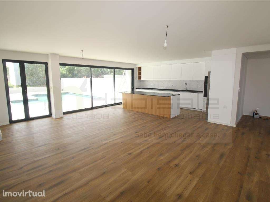 Moradia V3 +1 com piscina em Barcarena - Grande imagem: 3/40