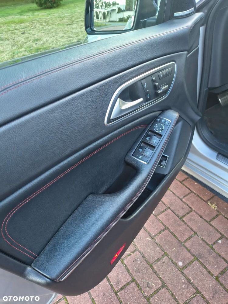 Mercedes-Benz CLA 250 4-Matic AMG Line - 14