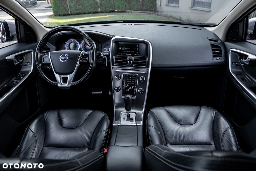 Volvo XC 60 D4 AWD Geartronic RDesign - 28