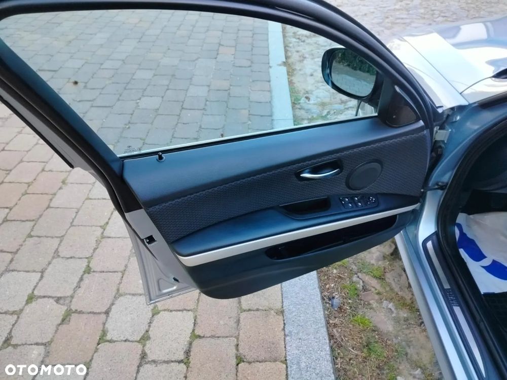 BMW Seria 3 320i Edition Lifestyle - 24