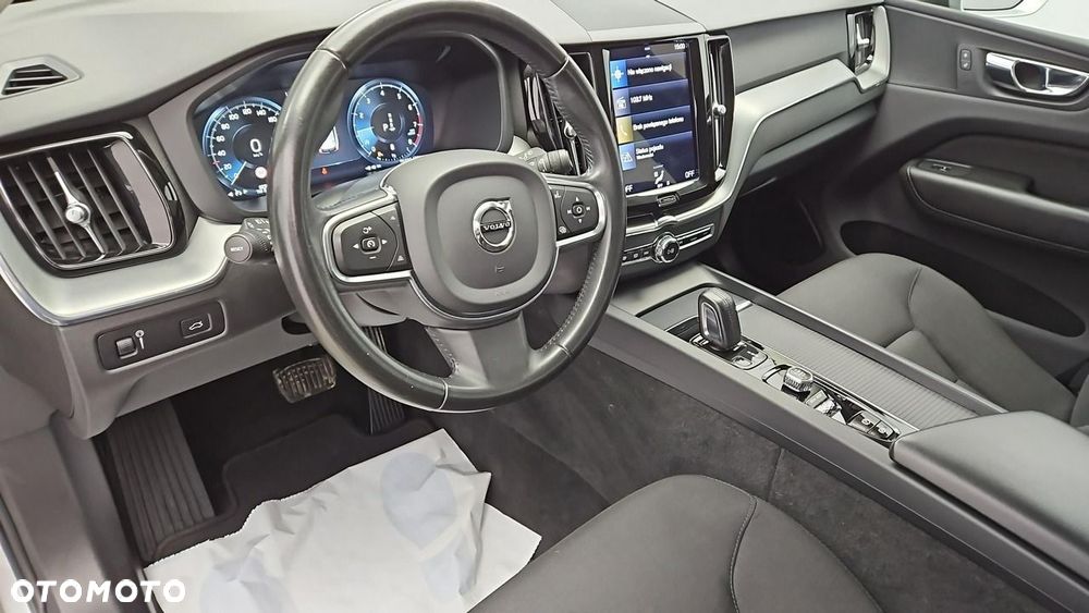 Volvo XC 60 B4 B Momentum - 9