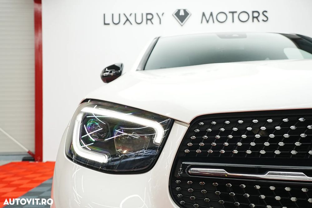 Mercedes-Benz GLC Coupe 300 e 4Matic 9G-TRONIC AMG Line - 32