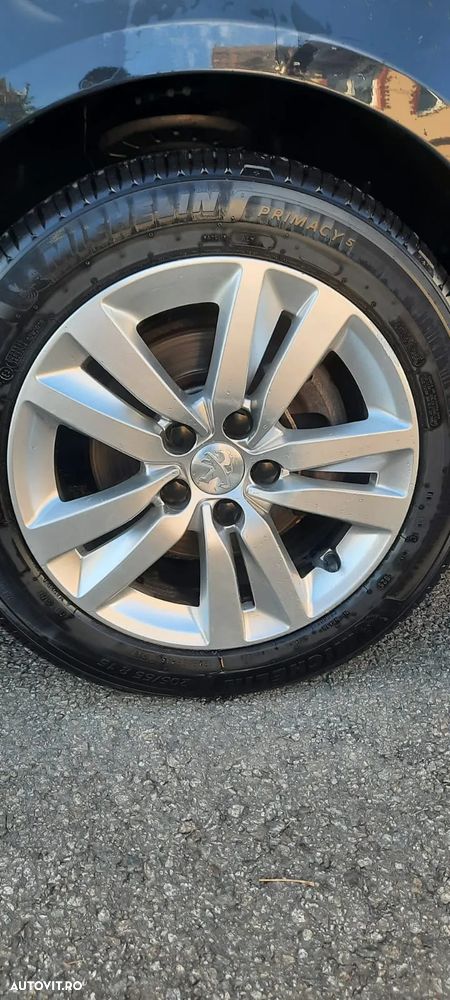 Peugeot 308 SW 1.2 L PureTech Turbo S&S Active - 5