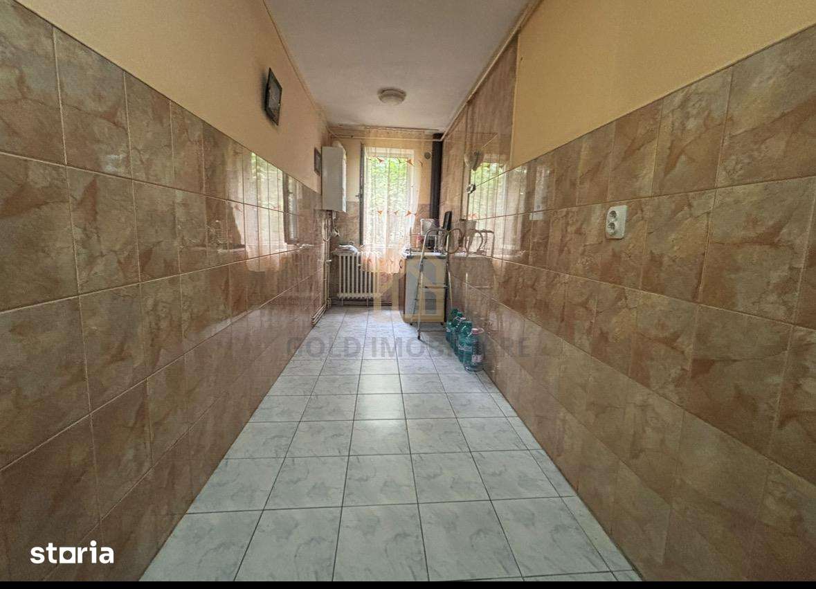Apartament 3 camere de vanzare — fotografia 1
