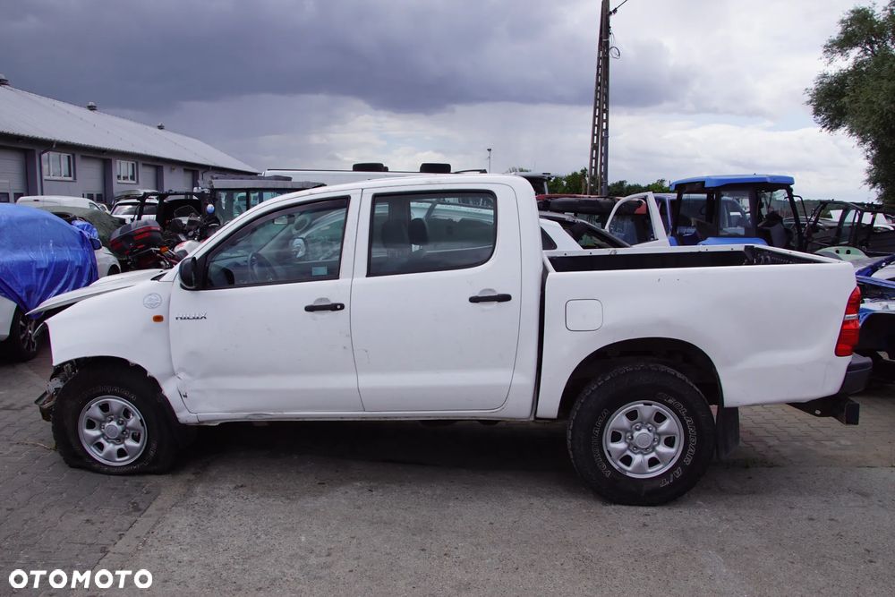 Auto na części - Toyota Hilux VII Lift 2.5 D-4D 144 KM 2KD-FTV 33030-0K750 040 2011R Silnik Skrzynia Drzwi Błotnik Zderzak Burta Lampa Lusterko Klamka Szyba Deska Kokpit Sterownik Moduł Czujnik Licznik Panel Kierownica - 4