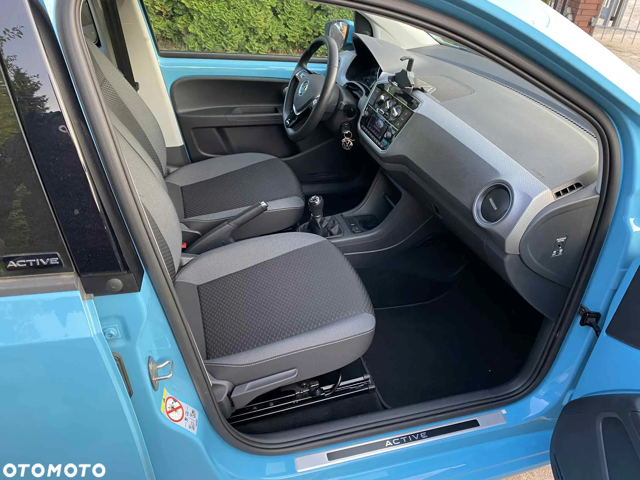 Volkswagen up! Active - 12