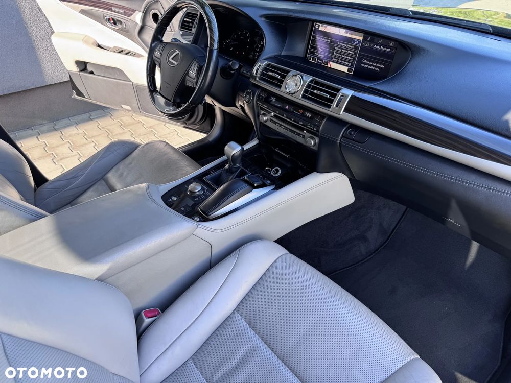 Lexus LS - 11