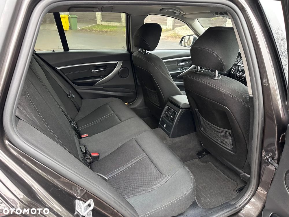 BMW Seria 3 320d Sport Line - 27