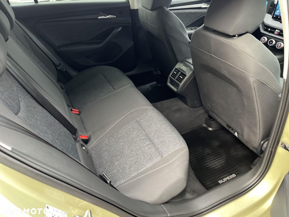 Skoda Superb 2.0 TDI SCR Essence DSG - 11