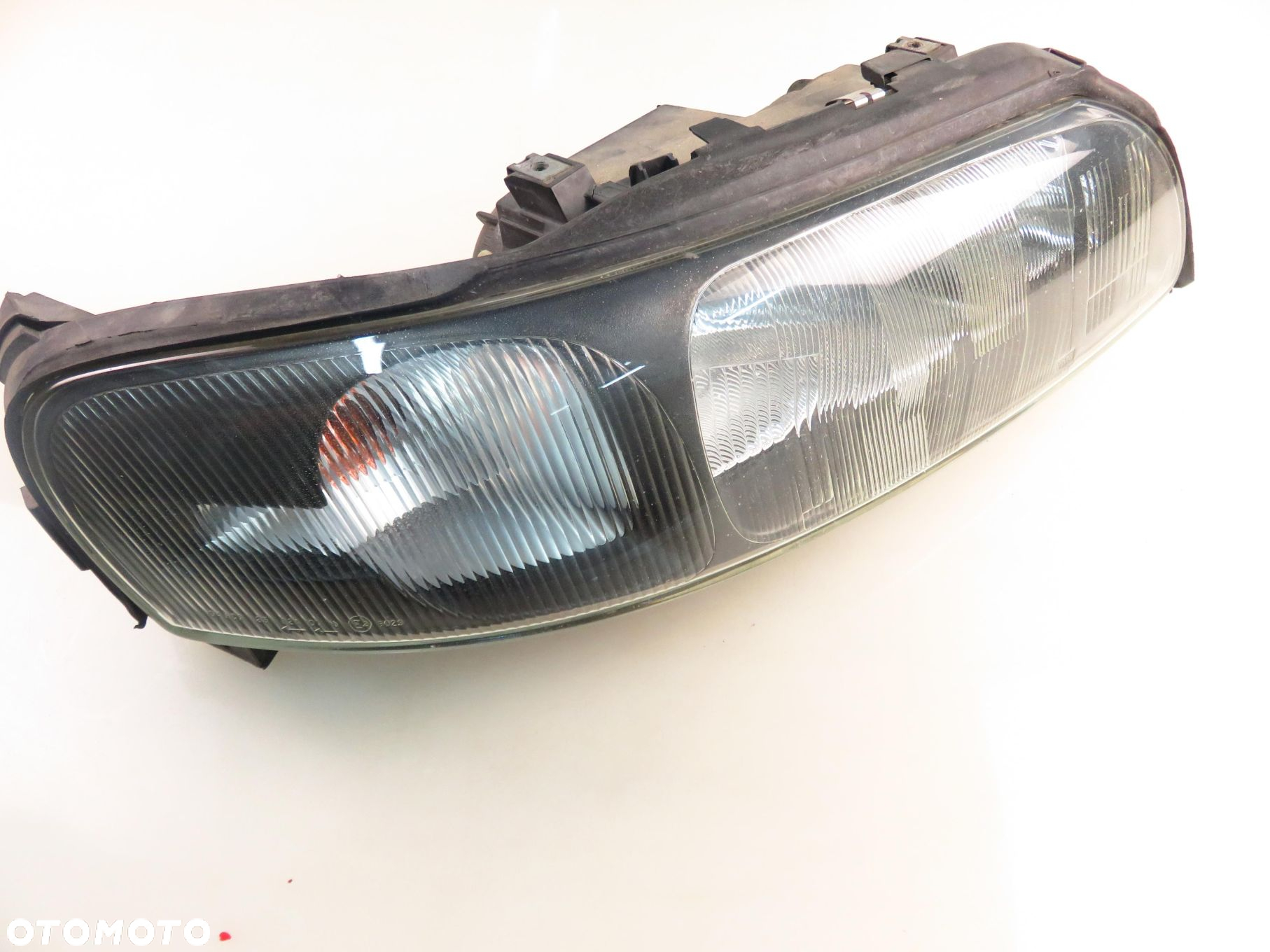 LAMPA PRAWA PRZEDNIA VOLVO S60 I (384) 8620687 - 6