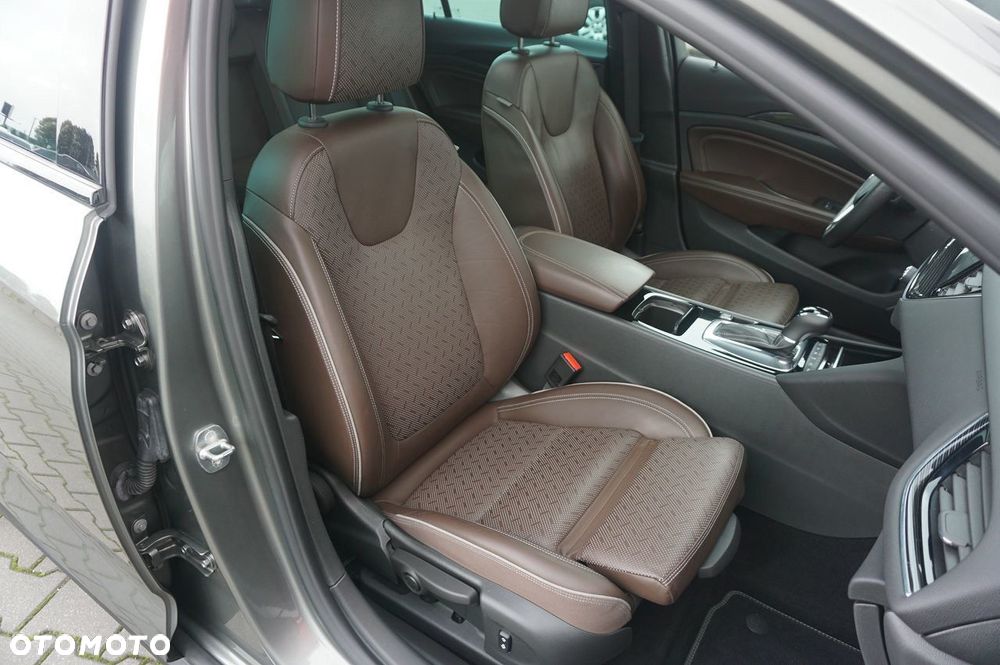 Opel Insignia Country Tourer 2.0 BiTrb D 4x4 Automatik Exclusive - 28