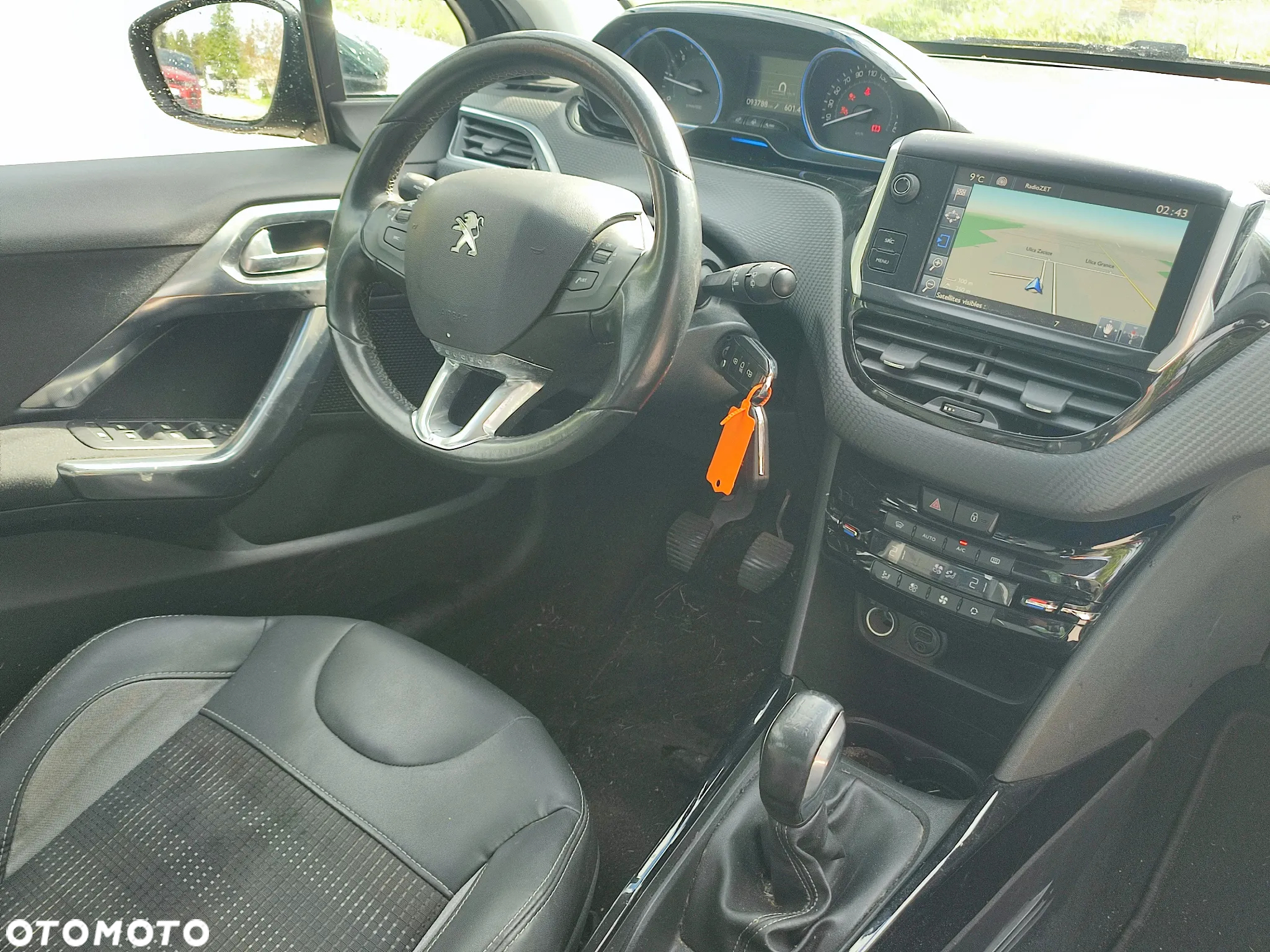 Peugeot 2008 1.6 e-HDi Allure S&S - 9