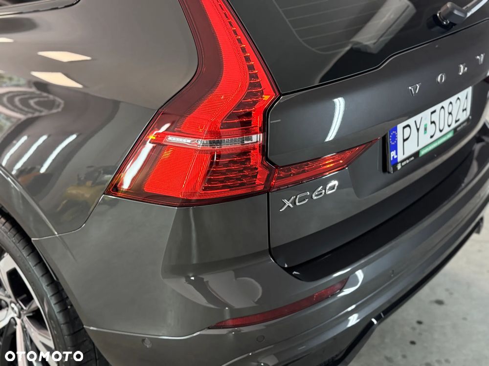 Volvo XC 60 B5 D AWD Plus Dark - 12