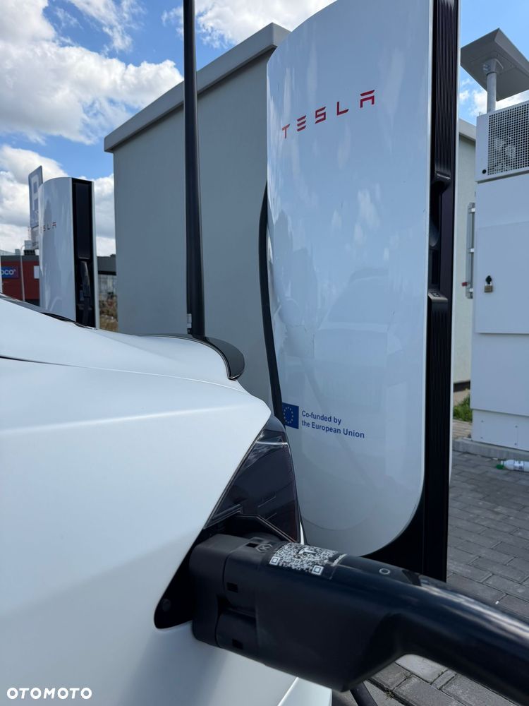 Tesla Model S - 35
