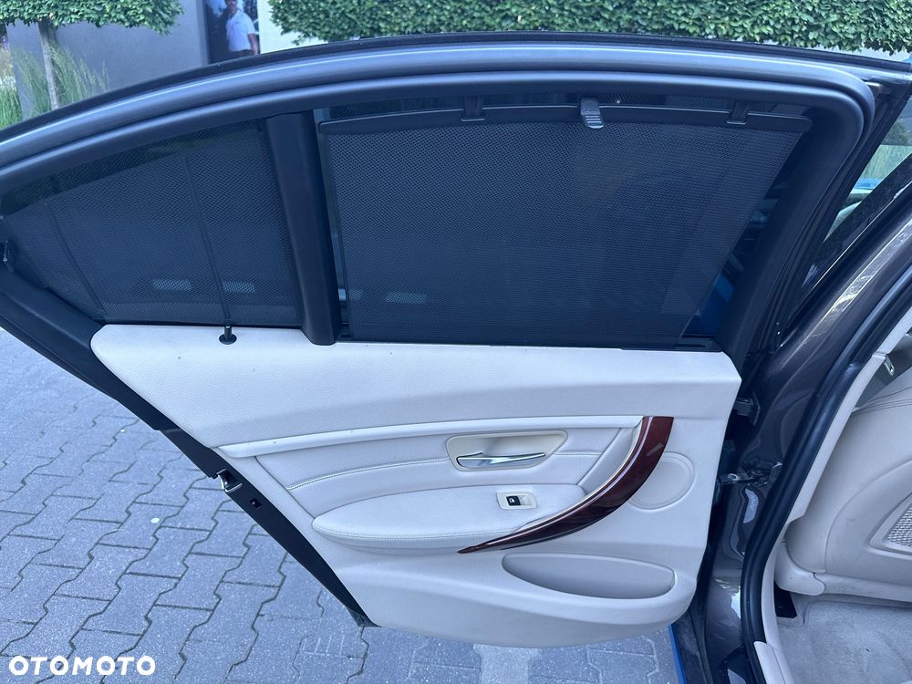 BMW Seria 3 328i xDrive Modern Line - 27