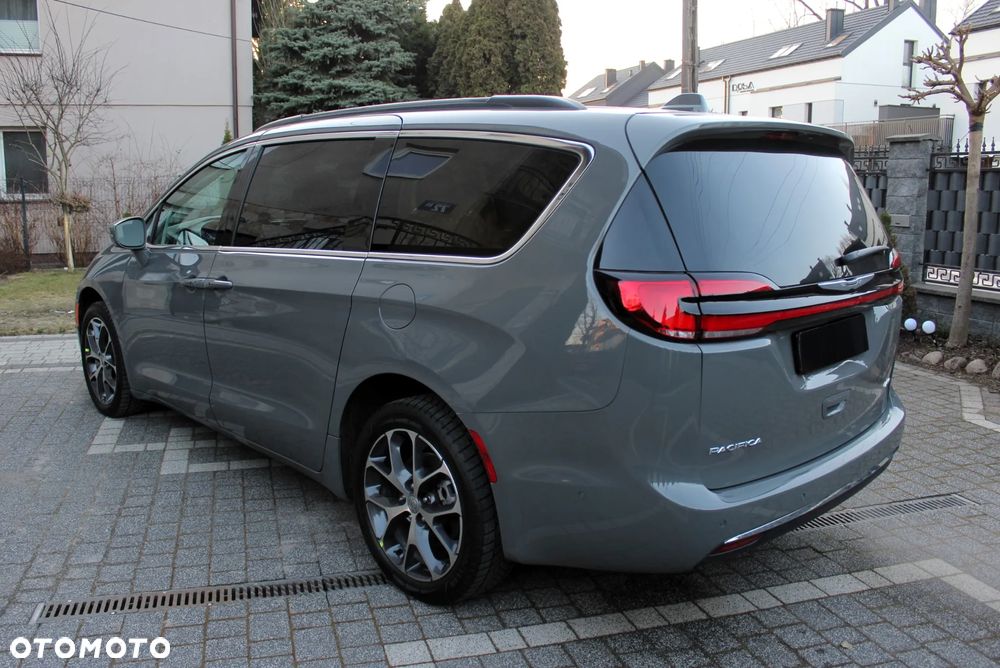 Chrysler Pacifica - 36