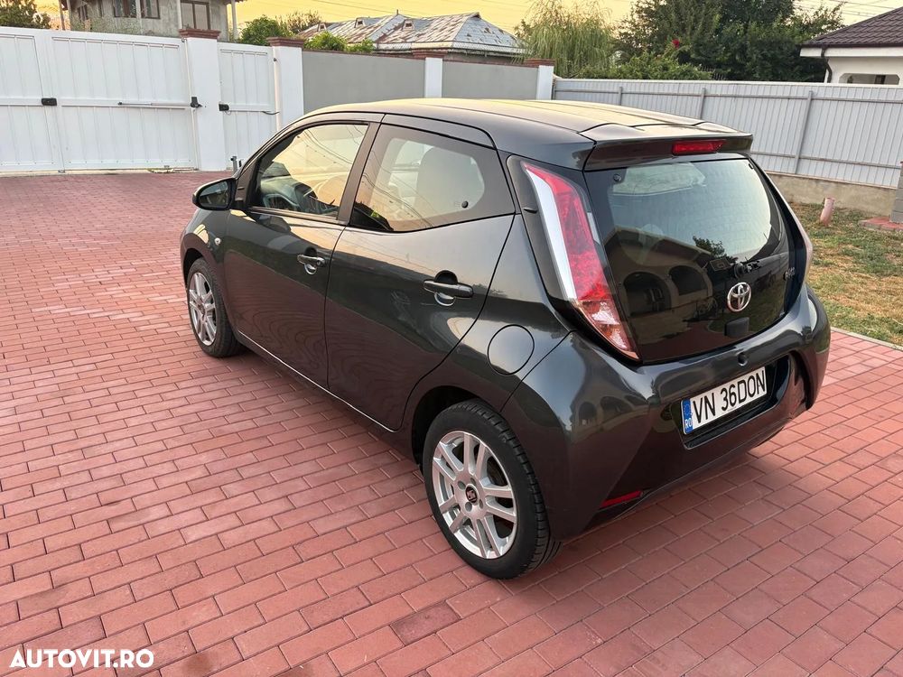 Toyota Aygo 1.0 X - play - 4
