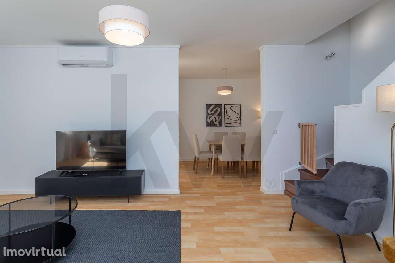 Avenidas Novas | T3 Duplex, mobilado e equipado, c/ um lugar de garage - Grande imagem: 2/47