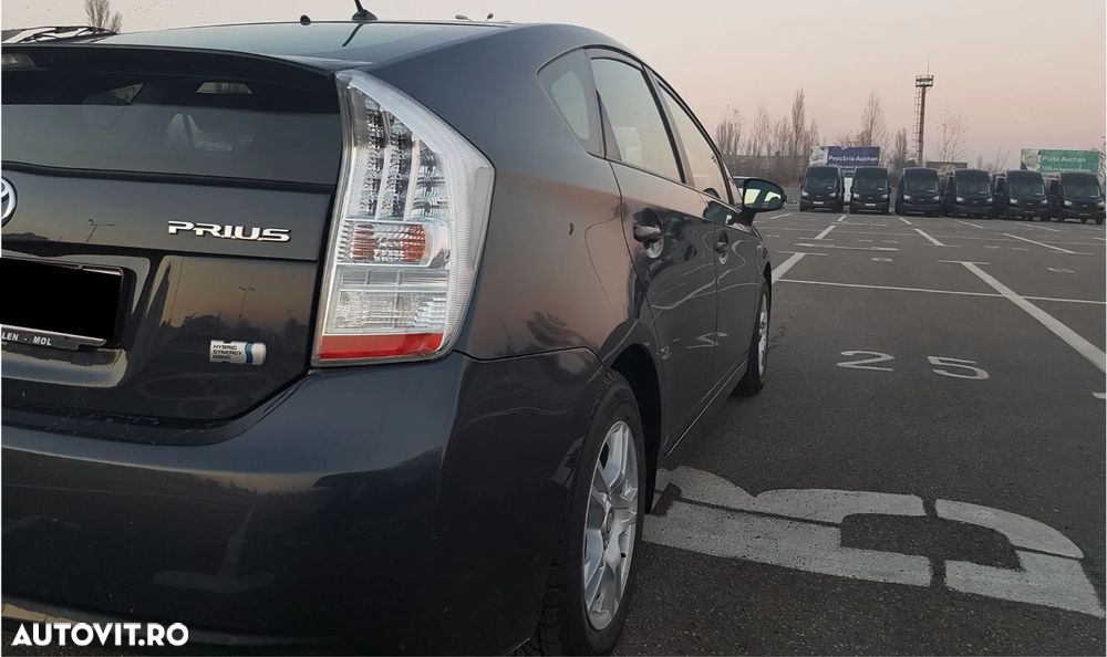 Toyota Prius - 3