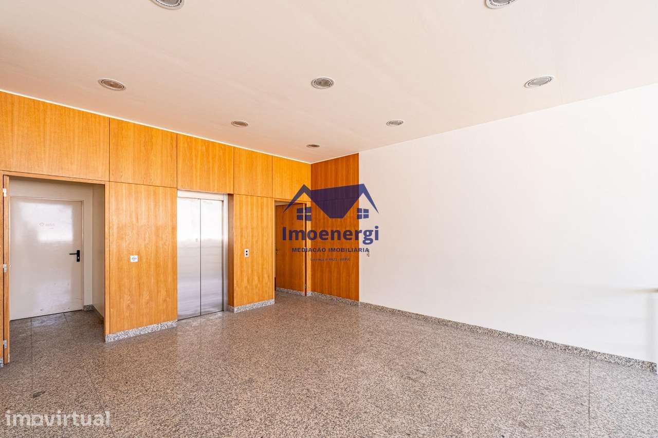Armazém 1º andar com monte cargas – Zona Industrial da Varziela - Grande imagem: 5/29