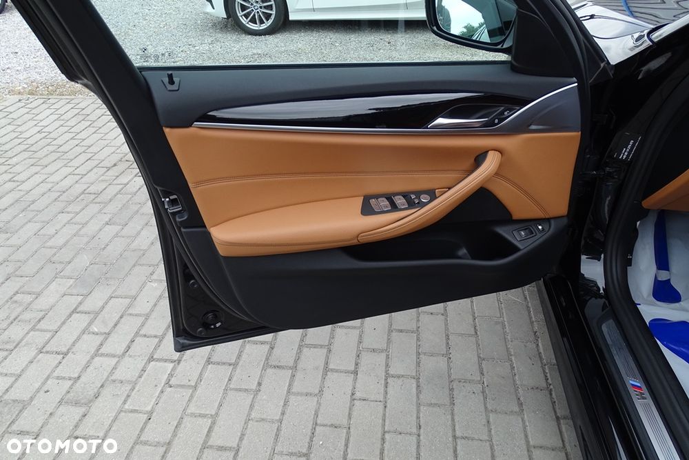 BMW Seria 5 530e xDrive M Sport sport - 23