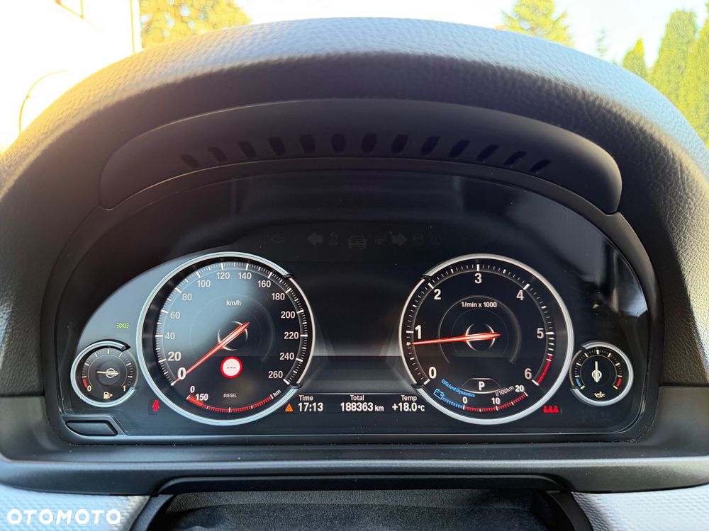 BMW Seria 5 520d Sport-Aut - 31