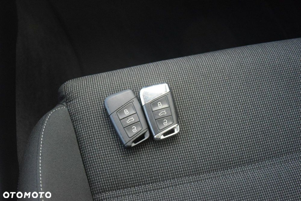 Volkswagen Passat - 34