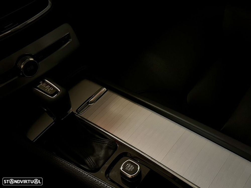 Volvo XC 90 2.0 D4 Momentum - 24