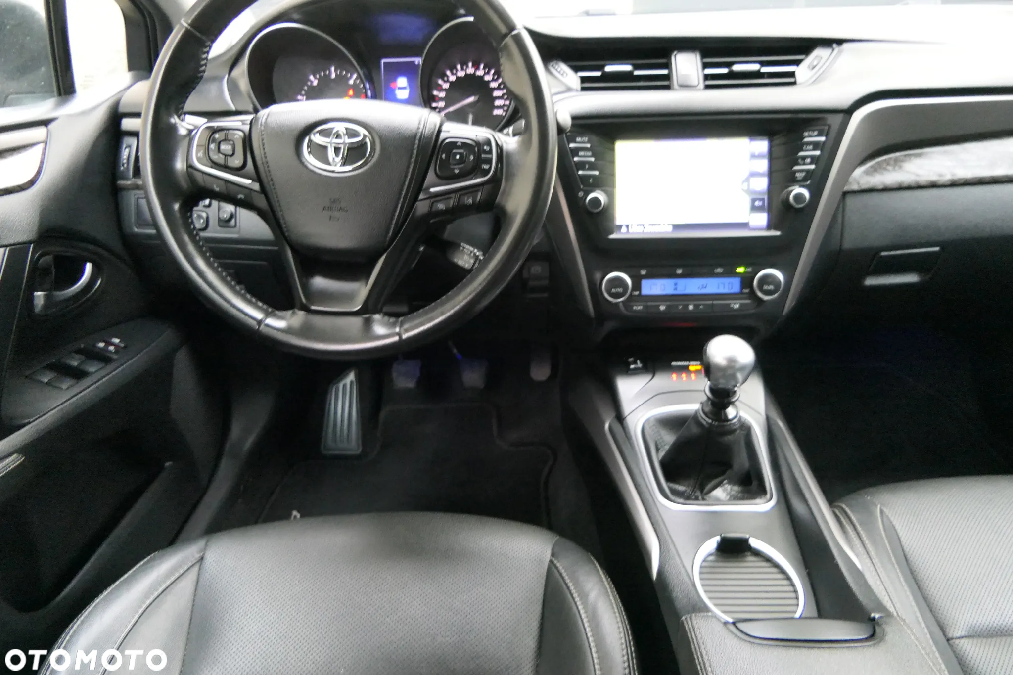 Toyota Avensis 2.0 D-4D Prestige - 2