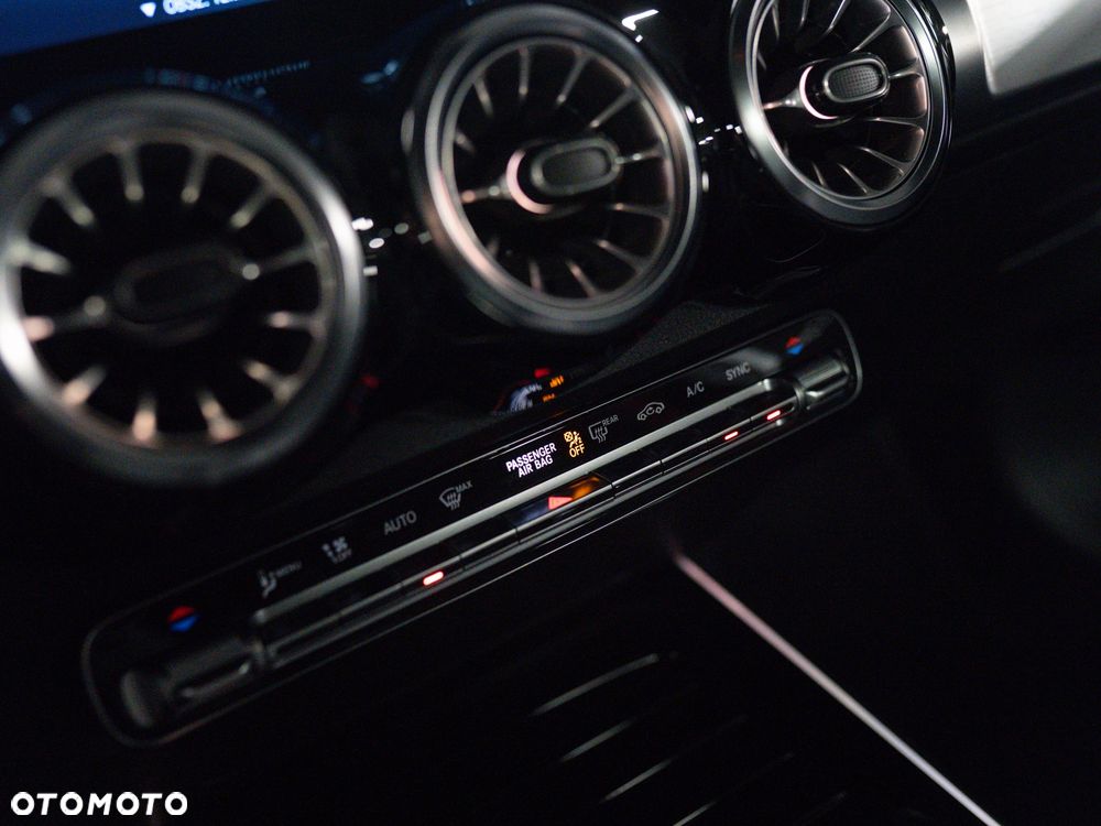 Mercedes-Benz GLB - 34