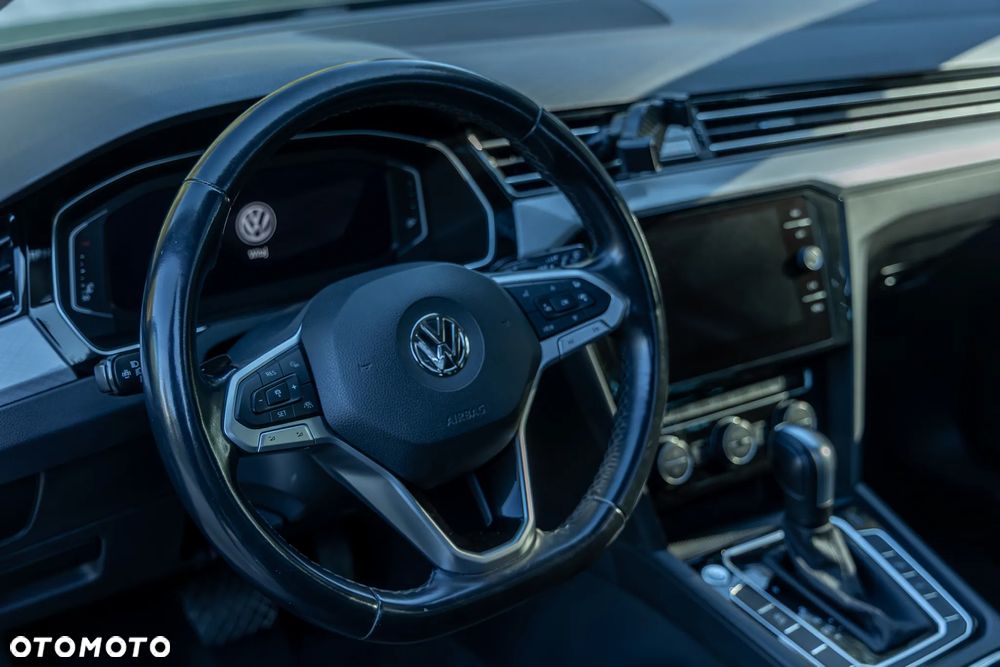 Volkswagen Passat - 12