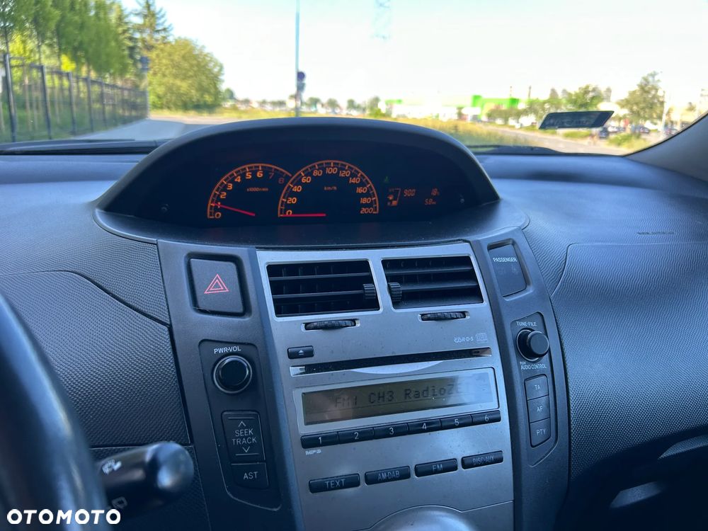 Toyota Yaris 1.33 Sol - 22