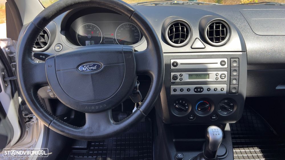 Ford Fiesta 1.25 Ghia - 12