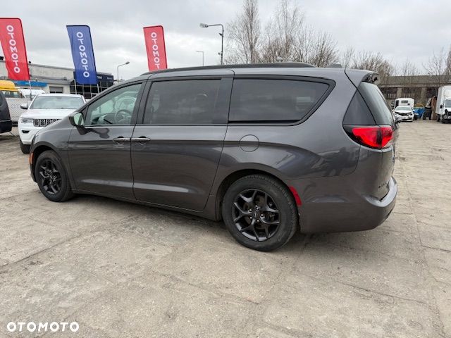 Chrysler Pacifica - 6