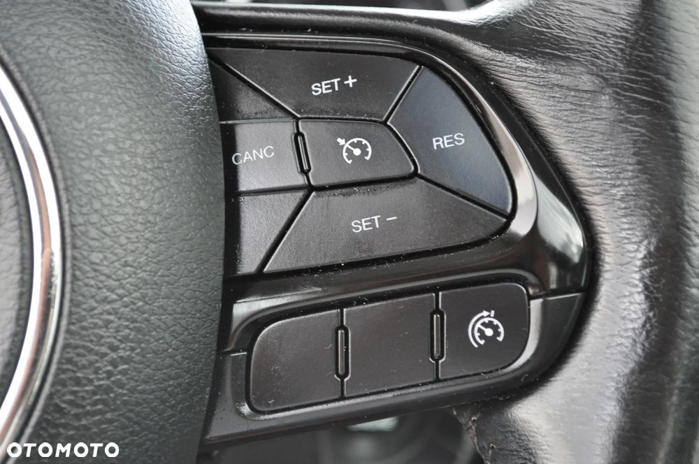 Jeep Renegade 1.4 MultiAir Limited 4WD S&S - 25